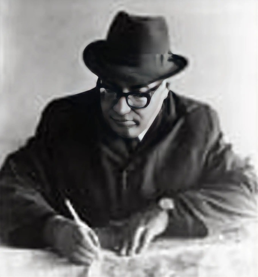 Abbas Karbasioun at work, drawing.