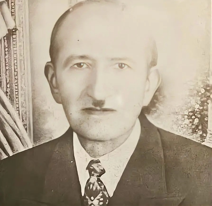 Mirza Nasrollah Khan Naqqashzadeh.