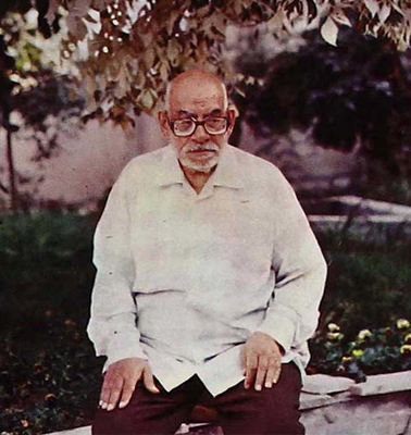 Abdolhamid Sanat Negar seated in a garden.